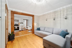 Modern, cozy apartment in heart of Mont Royal